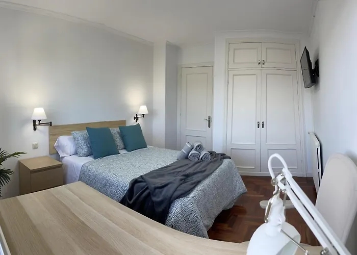 Amplio Piso Plaza America *